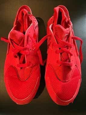 Nike Huarache Run Low, Triple Red, Youth size 3
